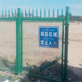 景區(qū)護欄網(wǎng)又稱山地防護網(wǎng)，公園護欄網(wǎng)